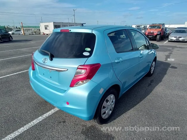 Toyota Vitz 2015 photo 4