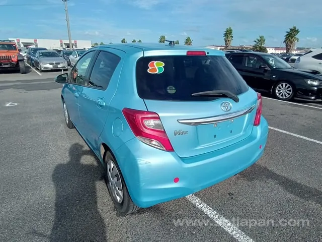 Toyota Vitz 2015 photo 3