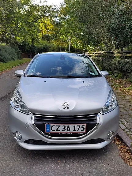Peugeot 208 2015 photo 2
