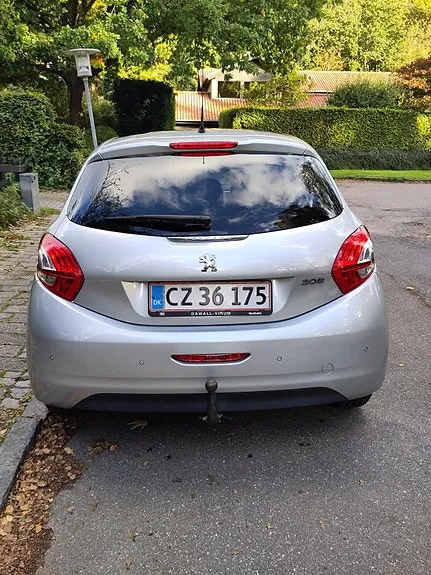 Peugeot 208 2015 photo 4