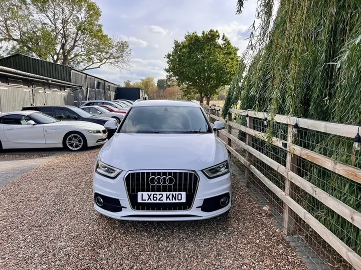 Audi Q3 2012 photo 2