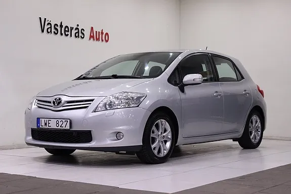 Toyota Auris 2011 photo 2