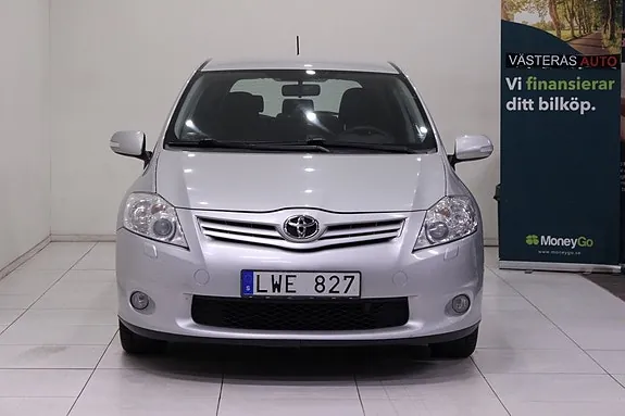 Toyota Auris 2011 photo 3