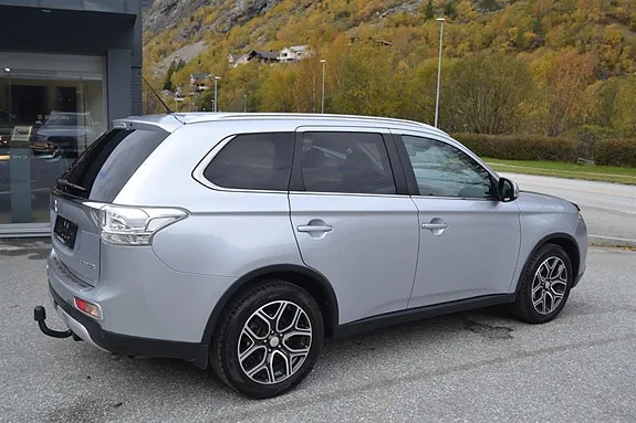 Mitsubishi Outlander 2015 photo 2