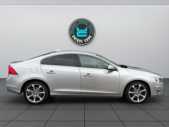 Volvo S60 2015 photo 2