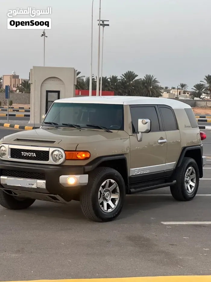 Toyota Fj 2012 photo 2