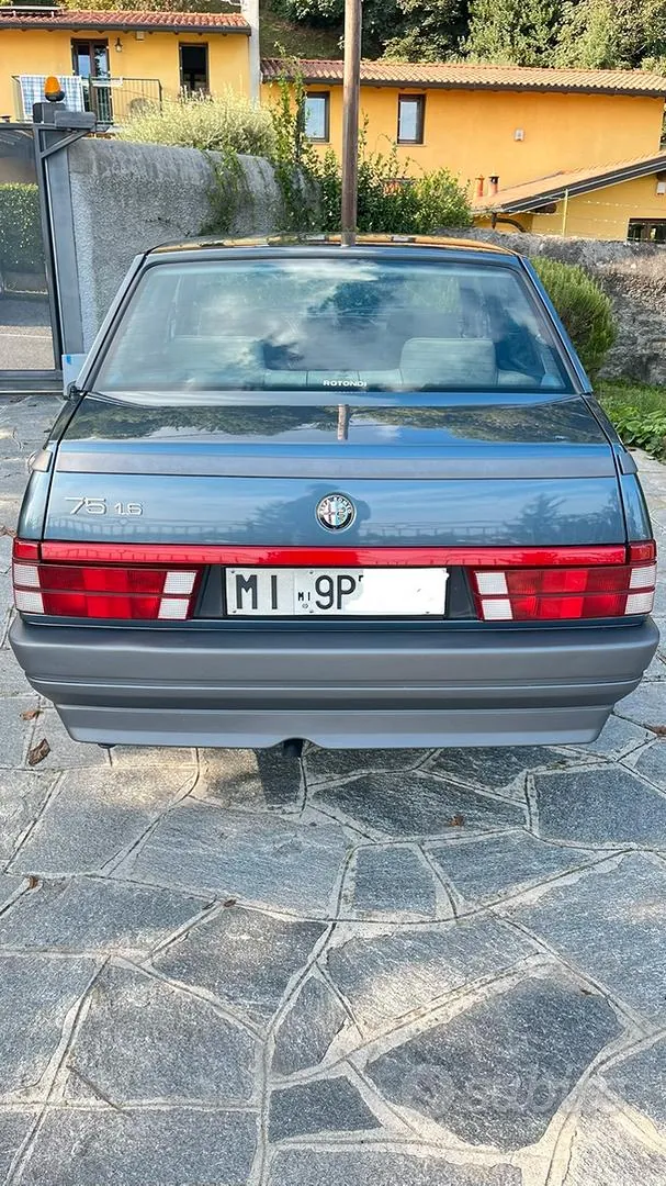 Alfa Romeo 75 1990 photo 4