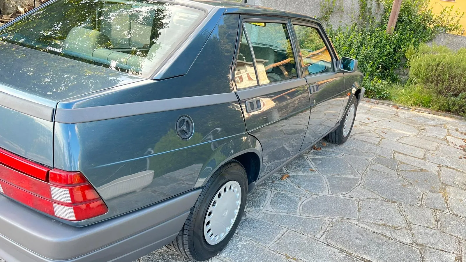 Alfa Romeo 75 1990 photo 3