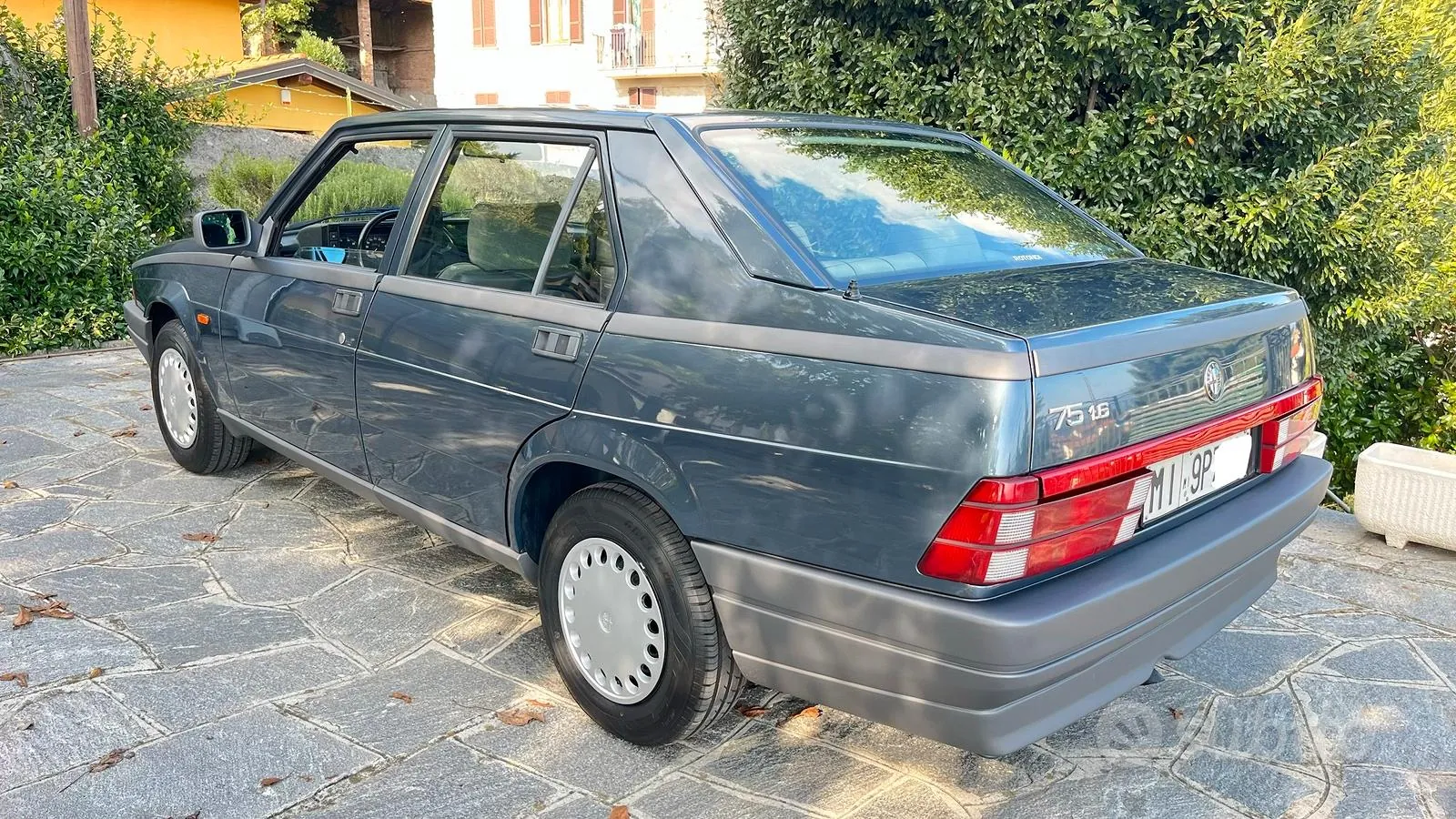 Alfa Romeo 75 1990 photo 2