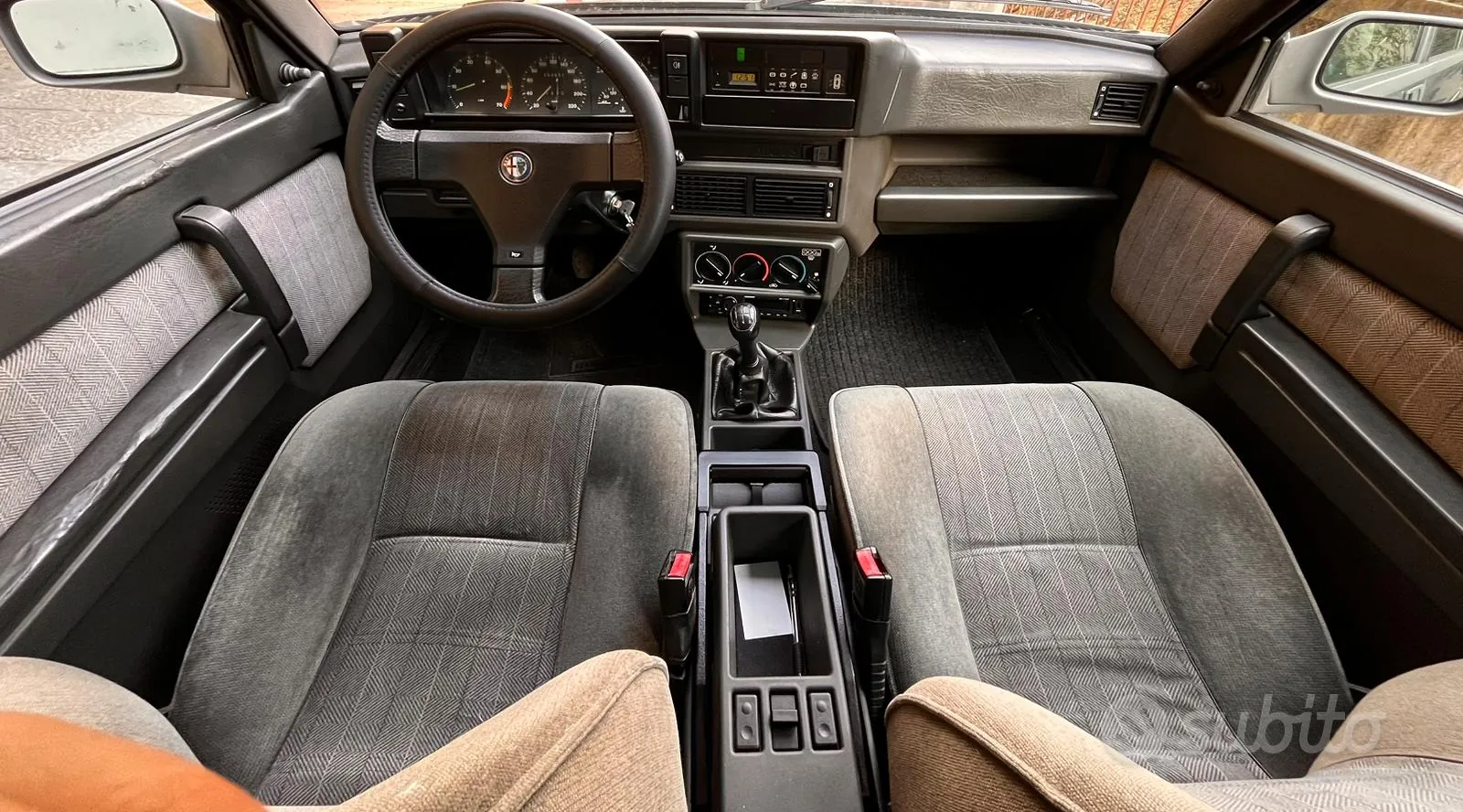 Alfa Romeo 75 1990 photo 5