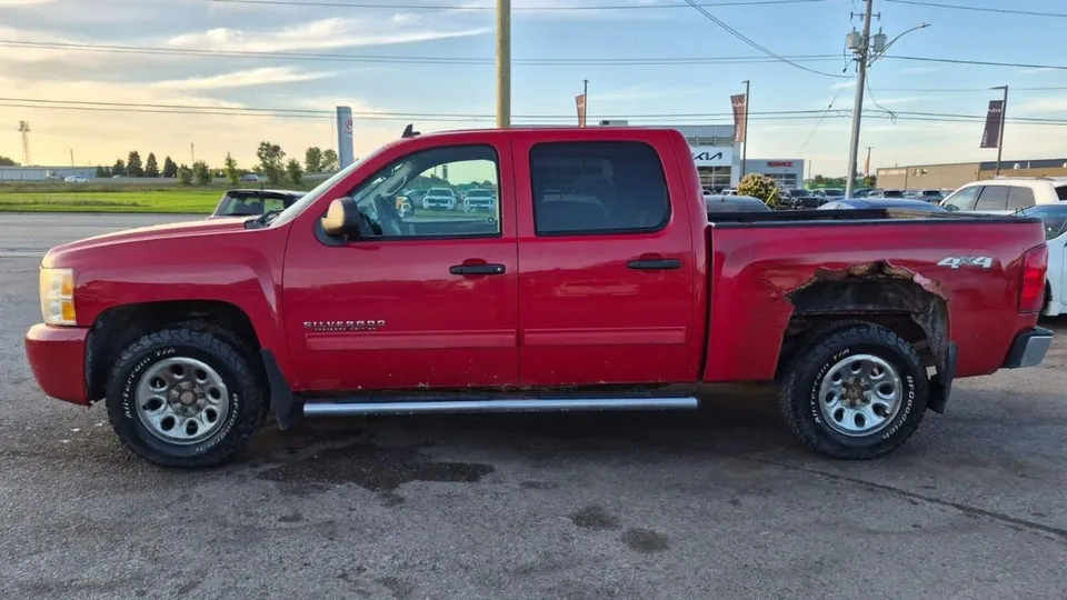 Chevrolet Silverado 1500 2011 photo 2
