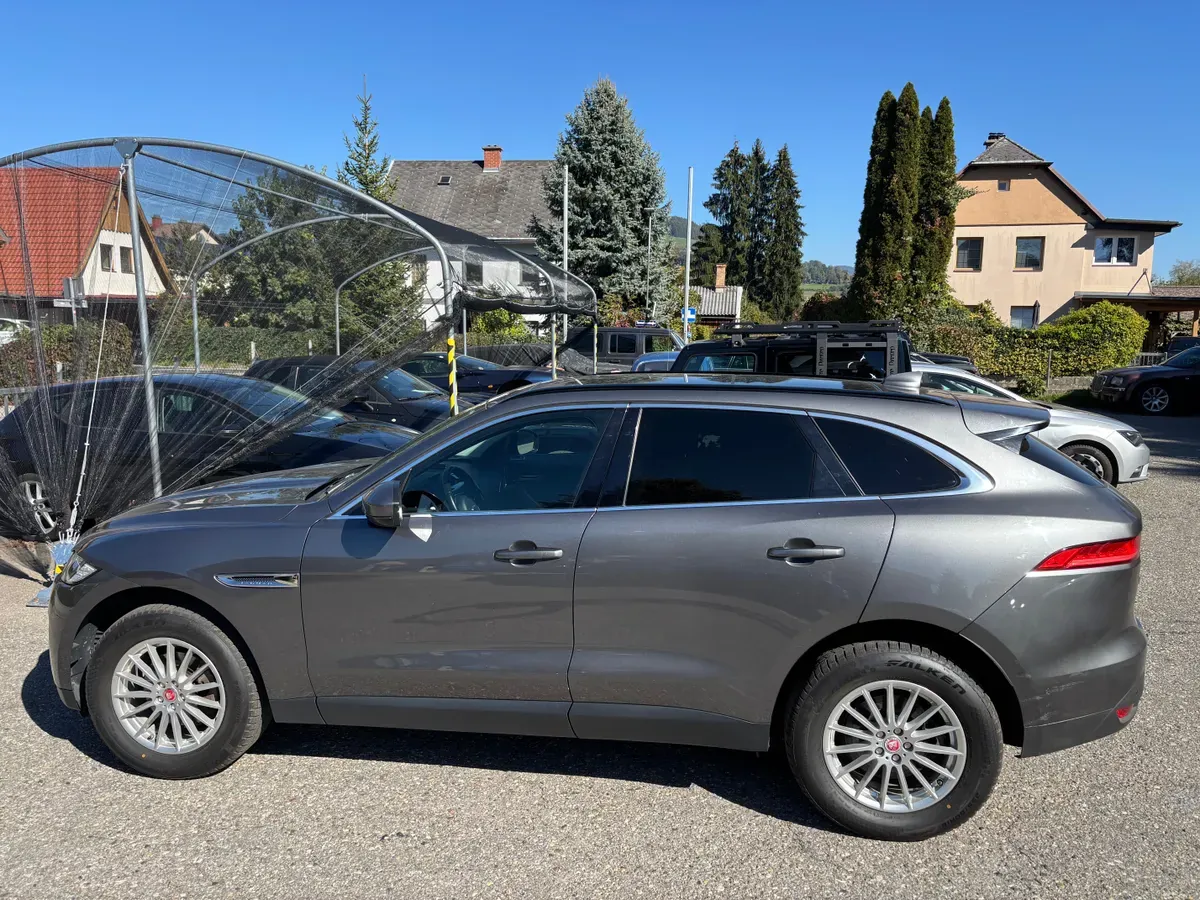 Jaguar F-Pace 2017 photo 3