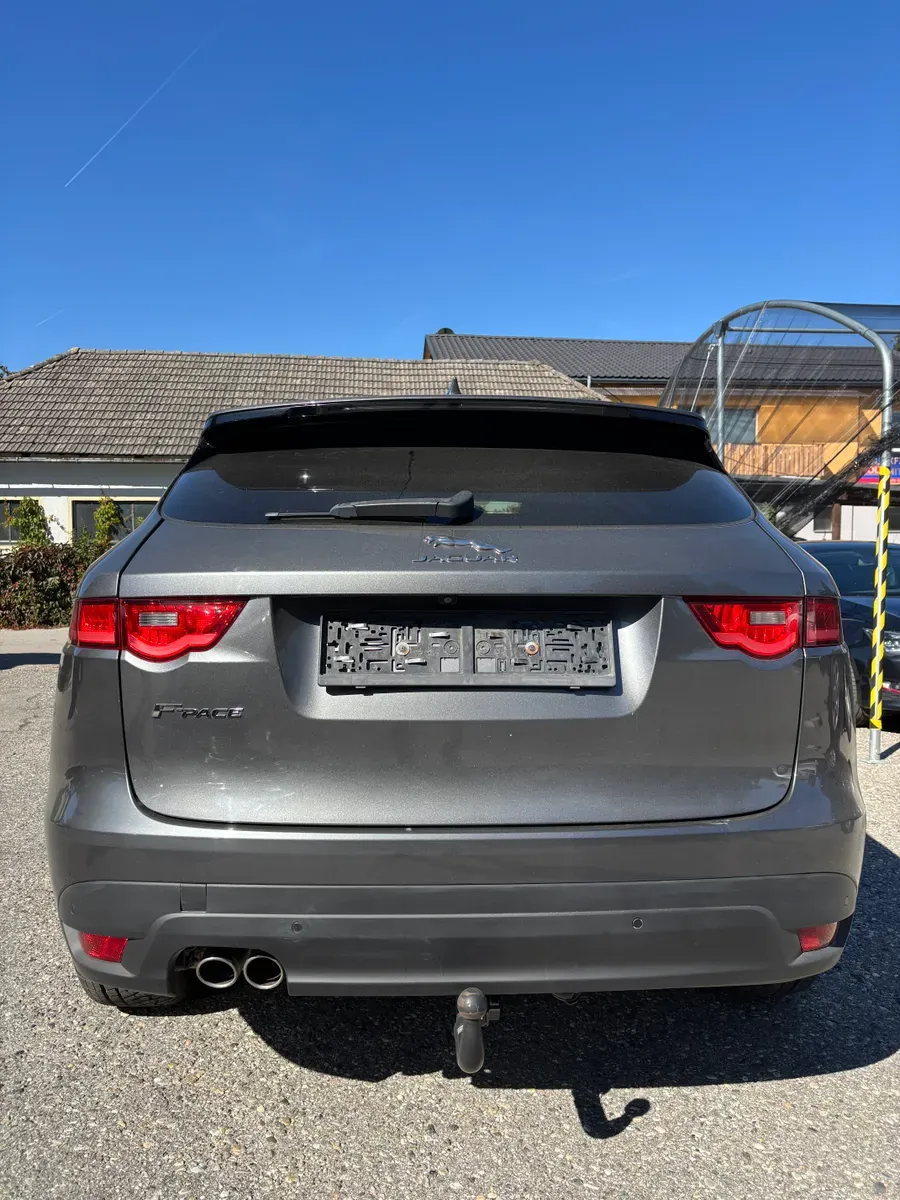 Jaguar F-Pace 2017 photo 2