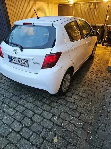 Toyota Yaris 2015 photo 4