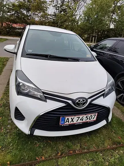 Toyota Yaris 2015 photo 2