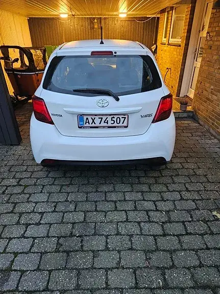 Toyota Yaris 2015 photo 5