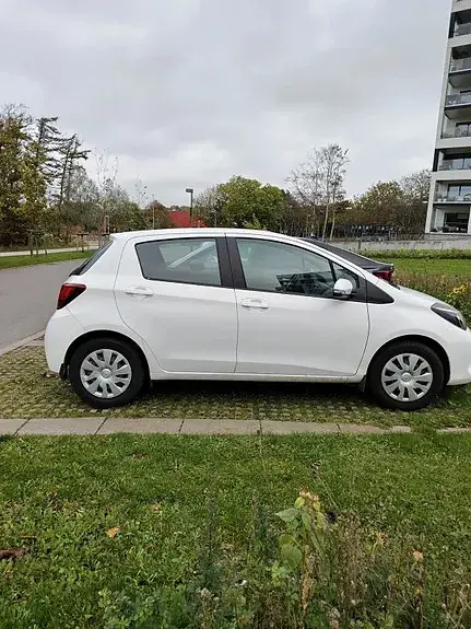 Toyota Yaris 2015 photo 3
