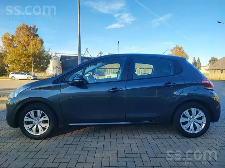 Peugeot 208 2013 photo 4