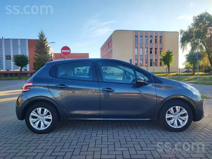 Peugeot 208 2013 photo 5