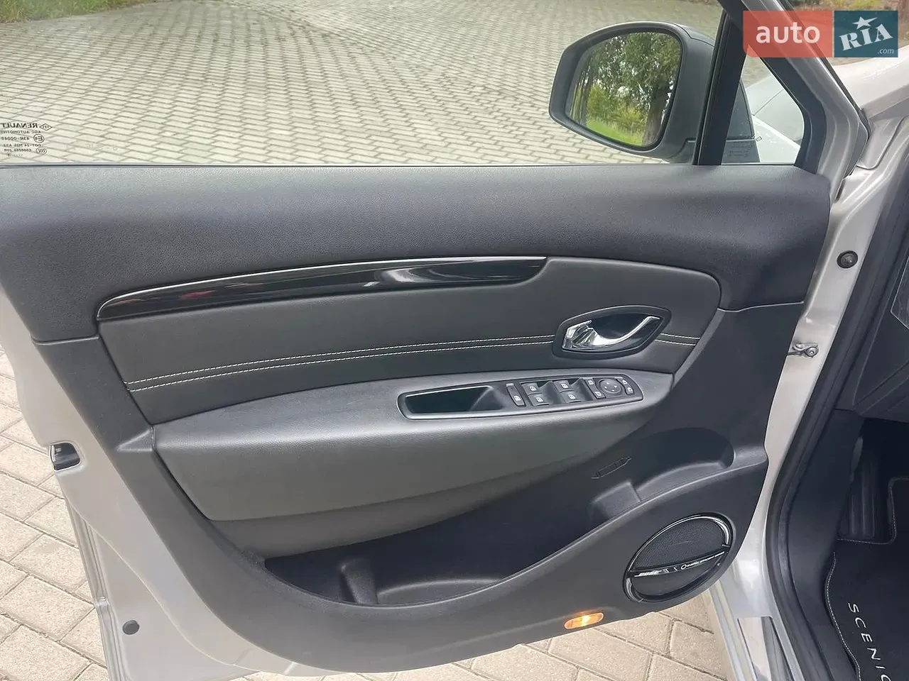 Renault Grand Scenic 2013 photo 2