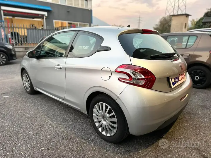 Peugeot 208 2013 photo 4