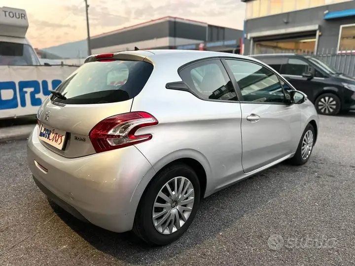 Peugeot 208 2013 photo 3