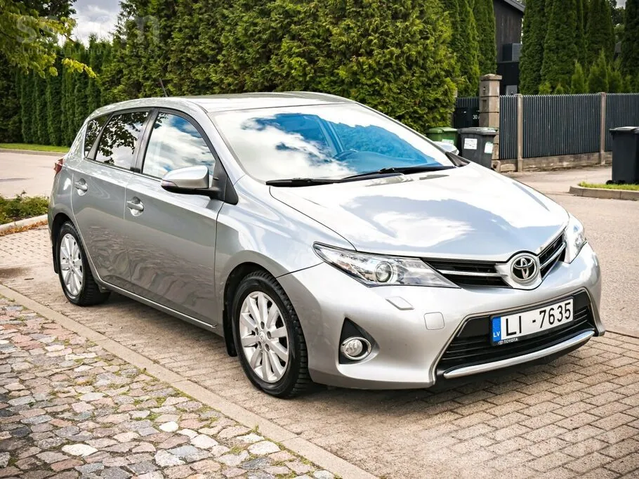 Toyota Auris 2013 photo 3