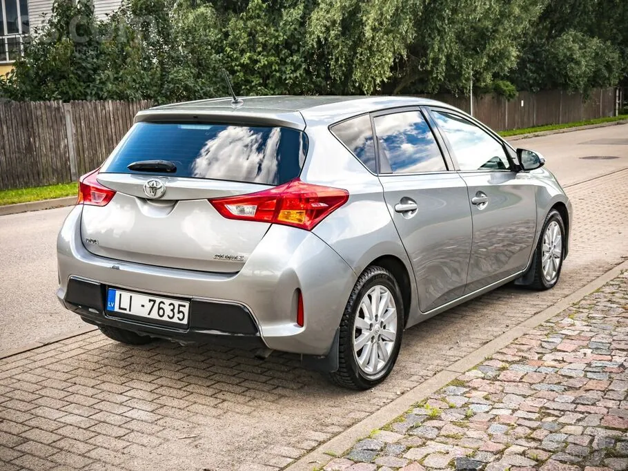 Toyota Auris 2013 photo 4
