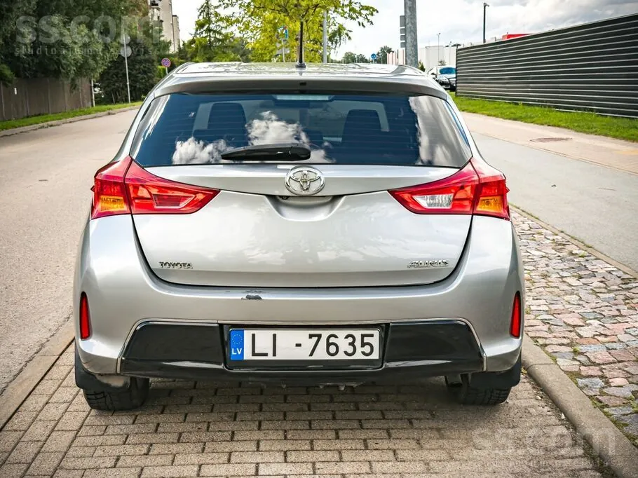 Toyota Auris 2013 photo 5