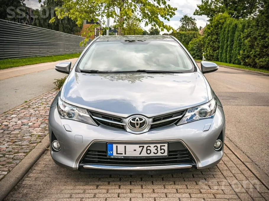 Toyota Auris 2013 photo 2