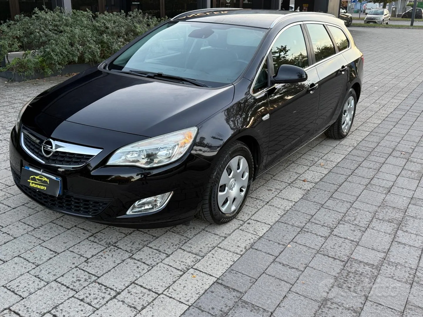 Opel Astra 2011 photo 2