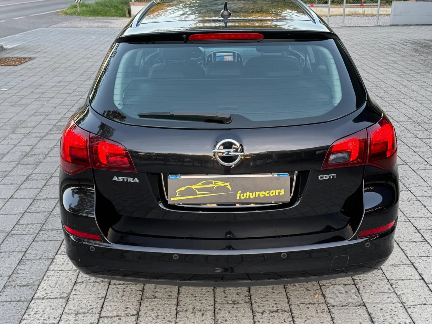 Opel Astra 2011 photo 4