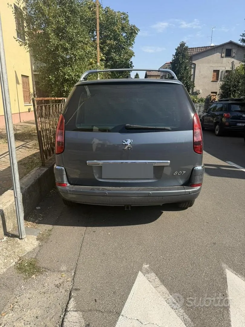 Peugeot 807