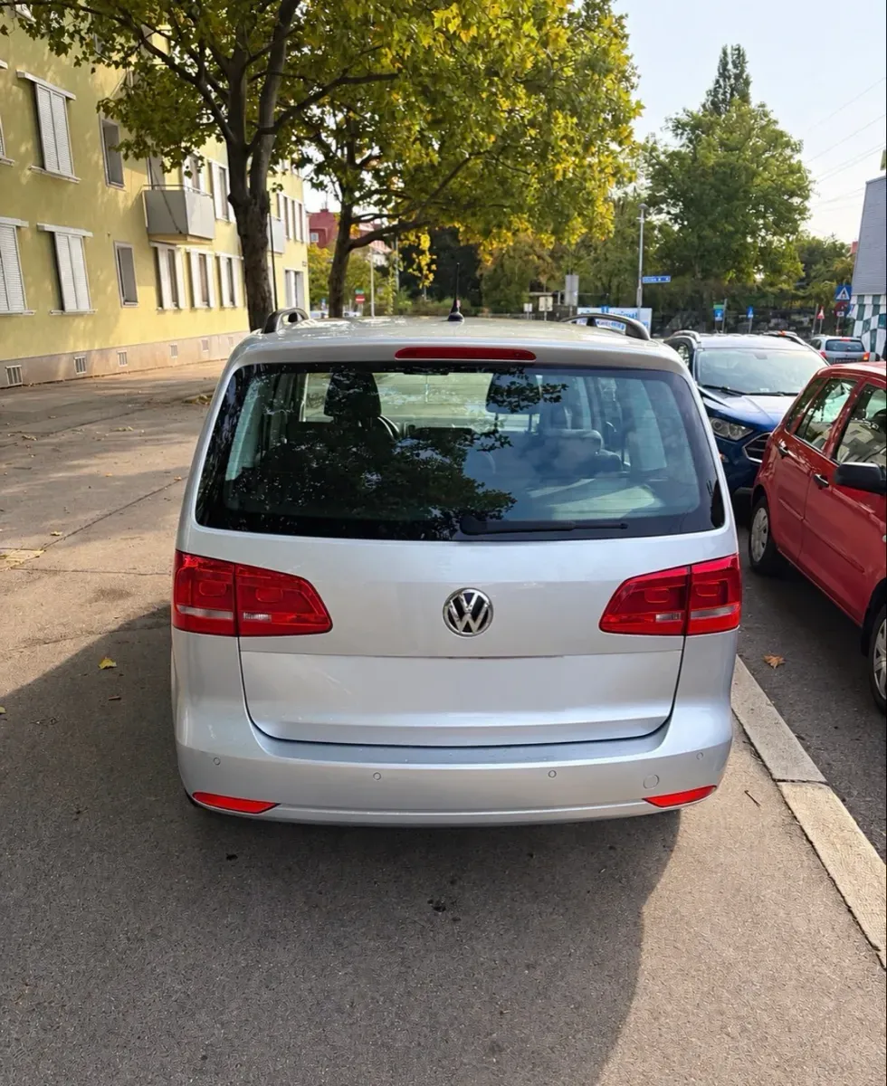 Volkswagen Touran 2015 photo 2