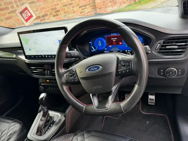 Ford Focus 2023 photo 4