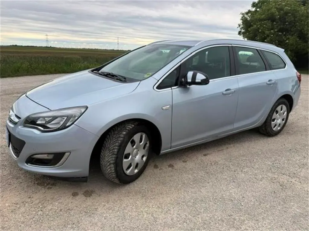 Opel Astra 2014 photo 2