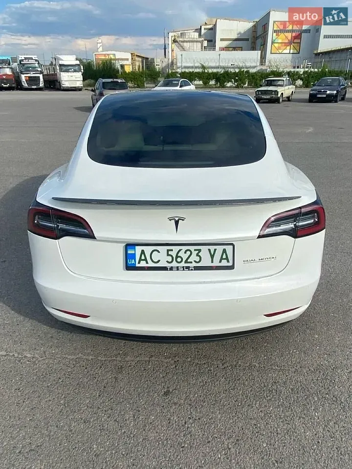 Tesla Model 3 2021 photo 4