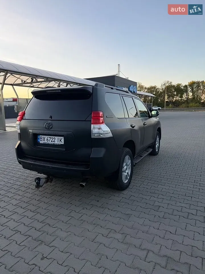 Toyota Land Cruiser Prado 2011 photo 2