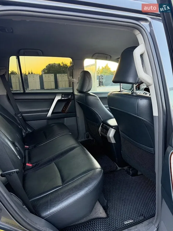 Toyota Land Cruiser Prado 2011 photo 5