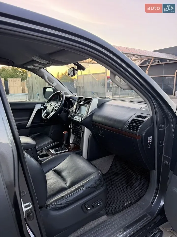 Toyota Land Cruiser Prado 2011 photo 4