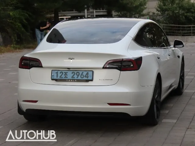 Tesla Model 3 2020 photo 3