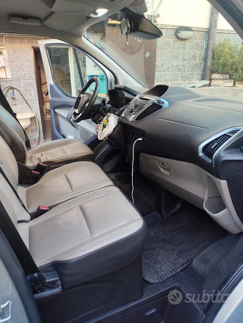 Ford Tourneo Custom 2015 photo 2