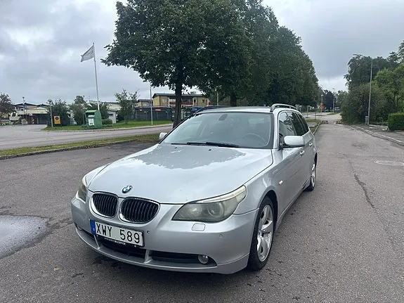 BMW 523I