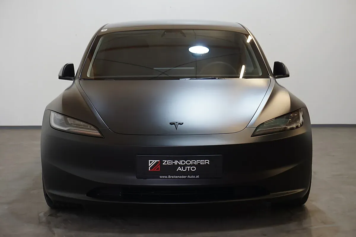 Tesla Model 3 2023 photo 3