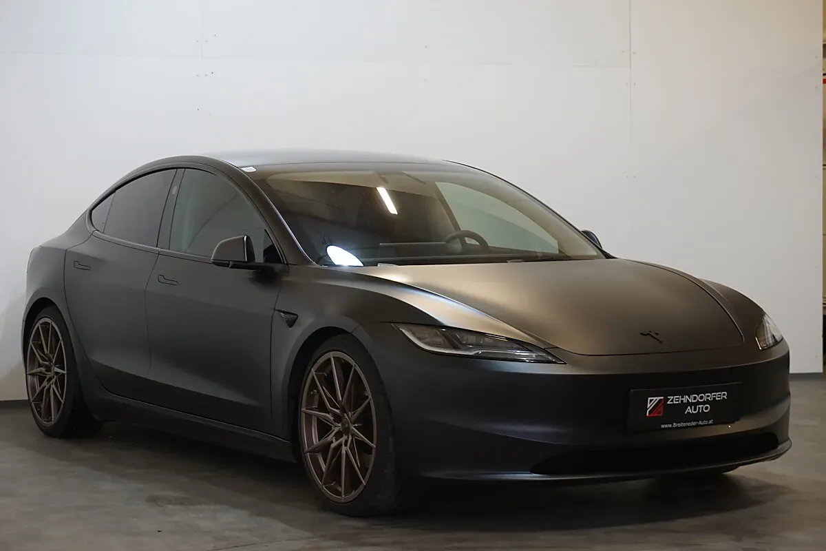 Tesla Model 3 2023 photo 2