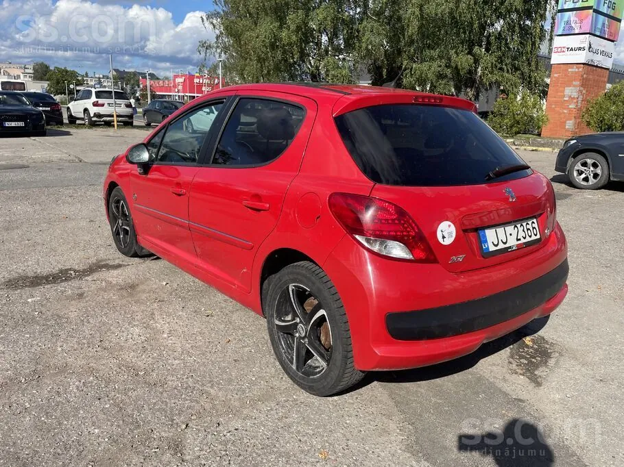 Peugeot 207 2010 photo 3