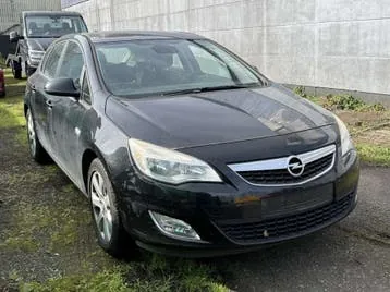 Opel Astra 2010 photo 2