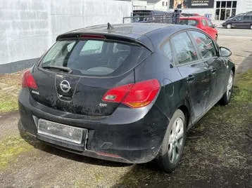 Opel Astra 2010 photo 3