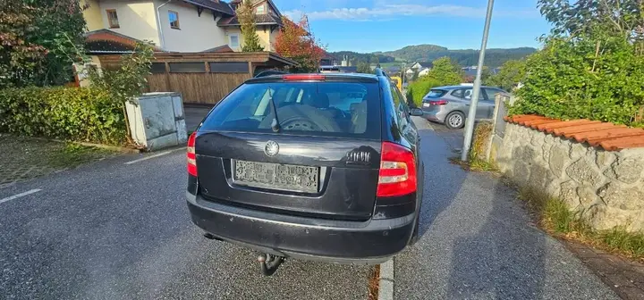 Skoda Octavia 2005 photo 2