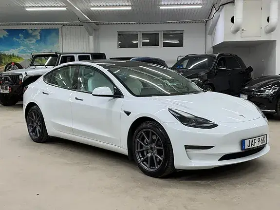 Tesla Model 3 2023 photo 4